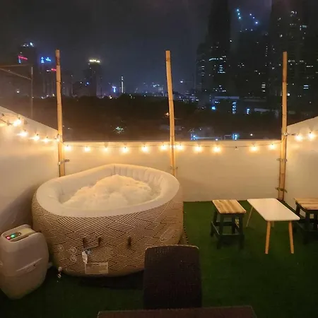 Ultimate Staycation With Jacuzzi And Arcade